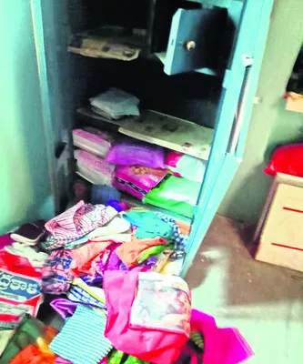 మాటూర్‌, కొల్లూరులో పలు ఇళ్లలో చోరీ