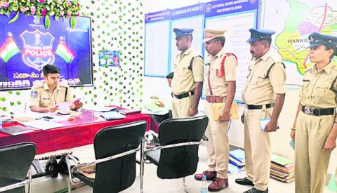ఫిర్యాదులపై స్పందించాలి
