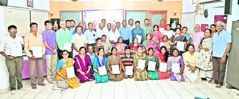 అన్ని భాషలను గౌరవించాలి 