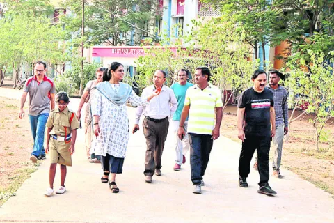 పోటీ పరీక్షల్లో రాణించాలి