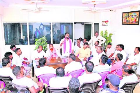 వరంగల్‌కు గులాబీ దండు