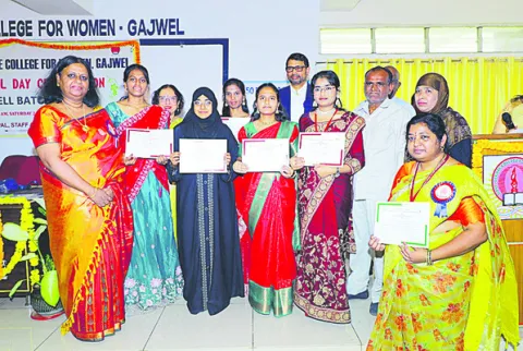లక్ష్యాన్ని చేరుకోవడానికి క్రమశిక్షణ అవసరం 
