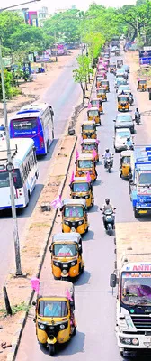 నాడు పిడికిలెత్తి.. నేడు ఉరకలెత్తి
