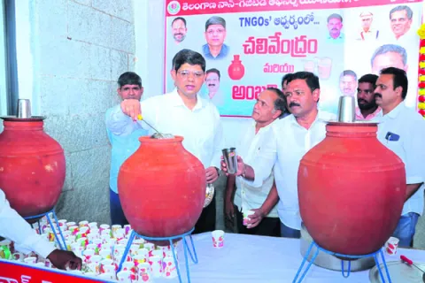 అంబలి కేంద్రం, చలివేంద్రాలను ప్రారంభించిన కలెక్టర్‌ 