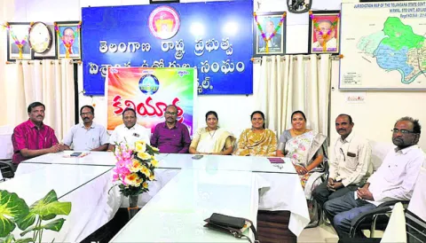 సాహితీరంగంలో  కవియాత్ర ప్రశంసనీయం
