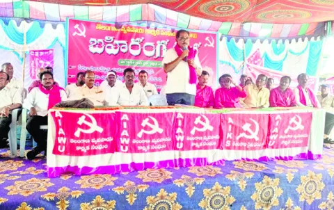పేదల భూములకు పట్టాలు ఇవ్వాలి 