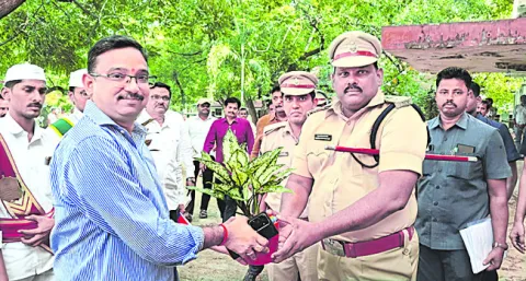 న్యాయస్థాన భవనాలను సందర్శించిన జిల్లా ప్రధాన న్యాయమూర్త