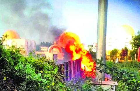 బుద్ధిష్ట్‌ సర్క్యూట్‌ వద్ద అగ్ని ప్రమాదం 