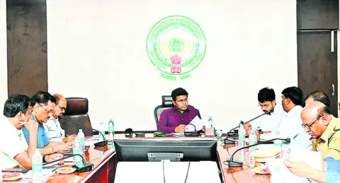 పర్యాటక కేంద్రాల్లో హోంస్టేల నిర్మాణం జరగాలి 