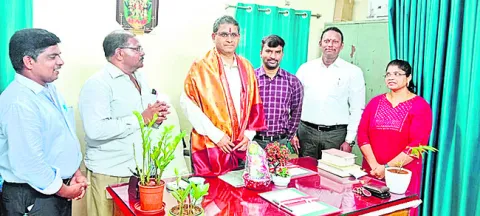 జిల్లా జడ్జి దృష్టికి న్యాయవాదుల సమస్యలు