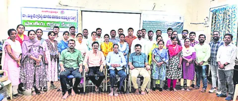 సమర్థ పాలనకు కార్యదర్శులే కీలకం