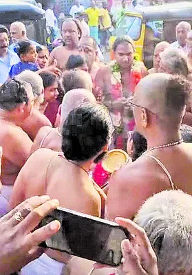 గణేష్‌ శర్మకు కంచిలో ఘన స్వాగతం