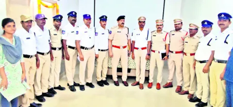 మైనర్లకు వాహనాలు ఇస్తే కఠిన చర్యలు 