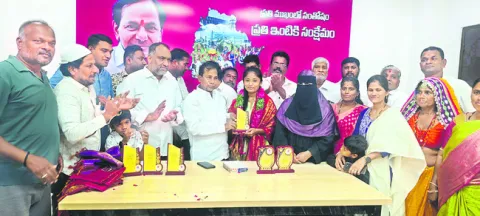 ర్యాంకర్లను సన్మానించిన ఎమ్మెల్యే మాణిక్‌రావు