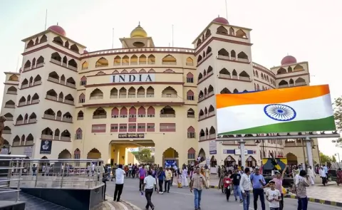 450 Indians Leave From Pakistan