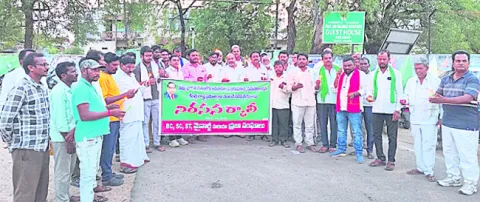 ఆదివాసీలపై దమనకాండను ఆపాలి