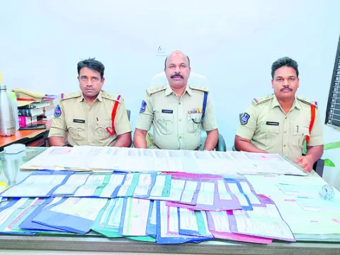 అధిక వడ్డీ వసూలు చేస్తే కఠిన చర్యలు