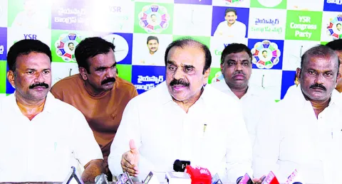 రాజధాని పేరుతో రియల్‌ వ్యాపారం 