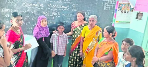 యూనిఫాం కుట్టు కూలి చెల్లించేదెప్పుడో?