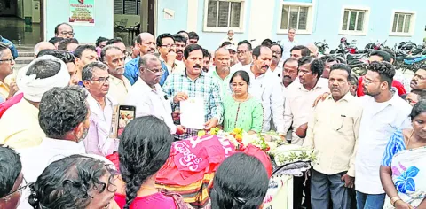 మెడికల్‌ కళాశాలకు భౌతికకాయం అందజేత