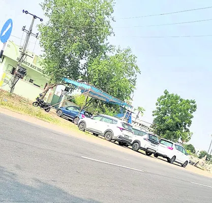 ఆదివారం అధికారులకు దావత్‌!?