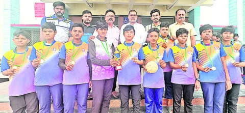 హ్యాండ్‌బాల్‌ పోటీల్లో బంగారు పతకాలు