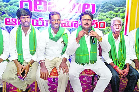 గిరిజనులకు 10 శాతం రిజర్వేషన్‌ కల్పించాలి 