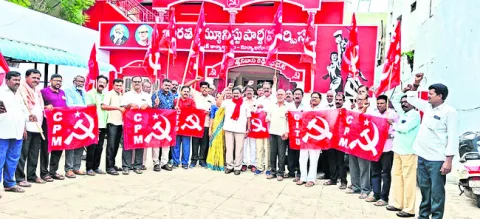 మేడేను జయప్రదం చేయాలి