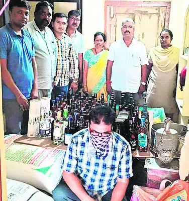 డిఫెన్స్‌ మద్యం కలిగిన వ్యక్తి అరెస్టు 