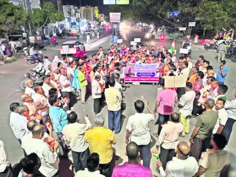 ఉగ్రవాదులను ఉరితీయాలి