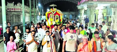 శ్రీ భద్రకాళీ సమేతుడికి పల్లకి సేవ 