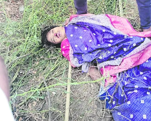బైక్‌ను ఢీకొట్టిన కారు 