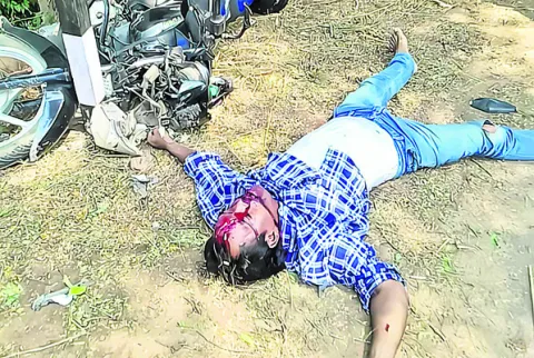 రోడ్డు ప్రమాదంలో యువకుడి మృతి 