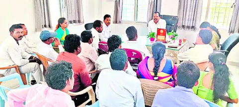పార్టీ కోసం పనిచేసే వారికి తగిన గుర్తింపు 