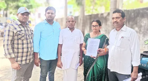 ఎమ్మెల్యే తండ్రి, సోదరులు..రౌడీలతో బెదిరిస్తున్నారు! 