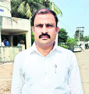 బొంతలకోడూరు సర్పంచ్‌ చెక్‌ పవర్‌ రద్దు 