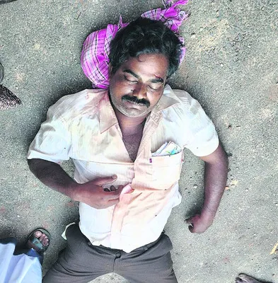 ట్రాక్టర్‌ ఢీకొని..