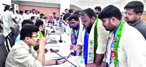 కార్పొరేట్‌ విద్యా సంస్థలపై చర్యలు తీసుకోవాలి
