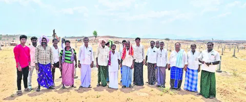 సోలార్‌ నిర్మాణ పనులు అడ్డుకున్న రైతులు 