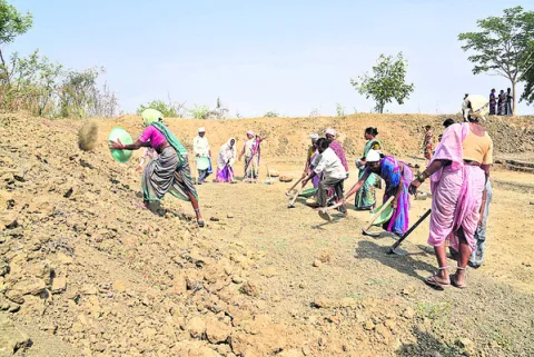 ‘ఉపాధి’లో రిక‘వర్రీ’