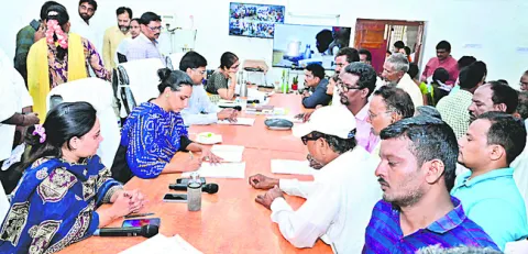 అర్జీలను సత్వరం పరిష్కరించాలి 