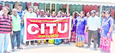 జీతాలివ్వండి మహాప్రభో!