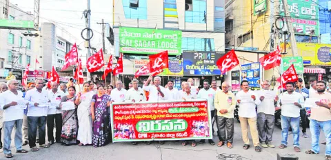 డిప్యూటీ స్పీకర్‌ క్షమాపణలు చెప్పాలి