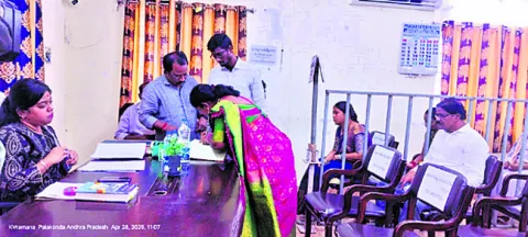పాలకొండలో నీచ రాజకీయం! 