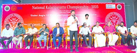 క్రీడల్లో రాణిస్తే బంగారు భవిష్యత్‌