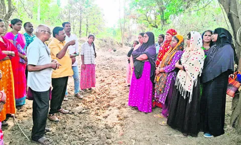 ఉపాధి హామీ నిర్వీర్యానికి కుట్ర 