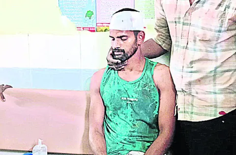 వ్యక్తిపై గొడ్డలితో దాడి   