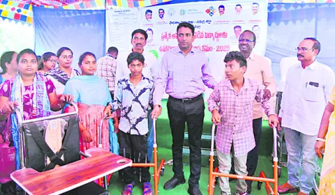 ● జిల్లా కలెక్టర్‌ డాక్టర్‌ జి.లక్ష్మీశ ● 173 మందికి రూ