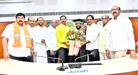 మేయర్‌గా పీలా ఏకగ్రీవం