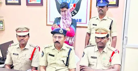 కన్నవారిని కడతేర్చిన కసాయి అరెస్ట్‌